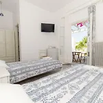 Christiana Ξενοδοχείο με διαμερίσματα 3*