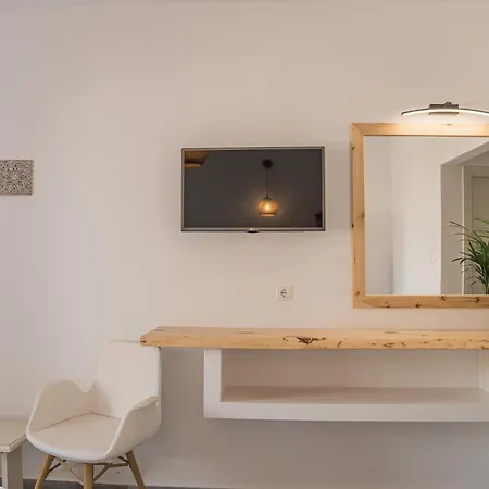 Christiana Aparthotel Ambelas